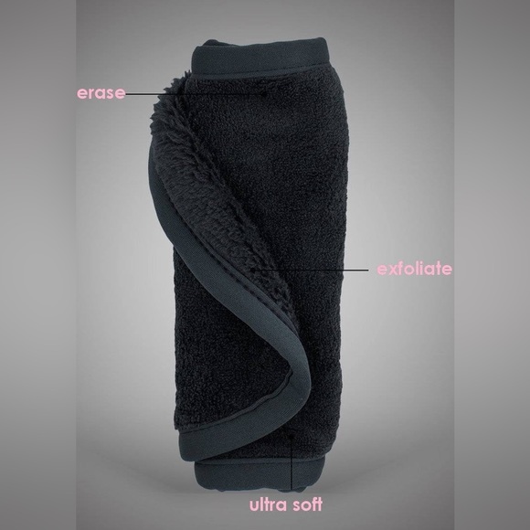 The original MakeUp Eraser • Chic Black - Picture 3 of 5